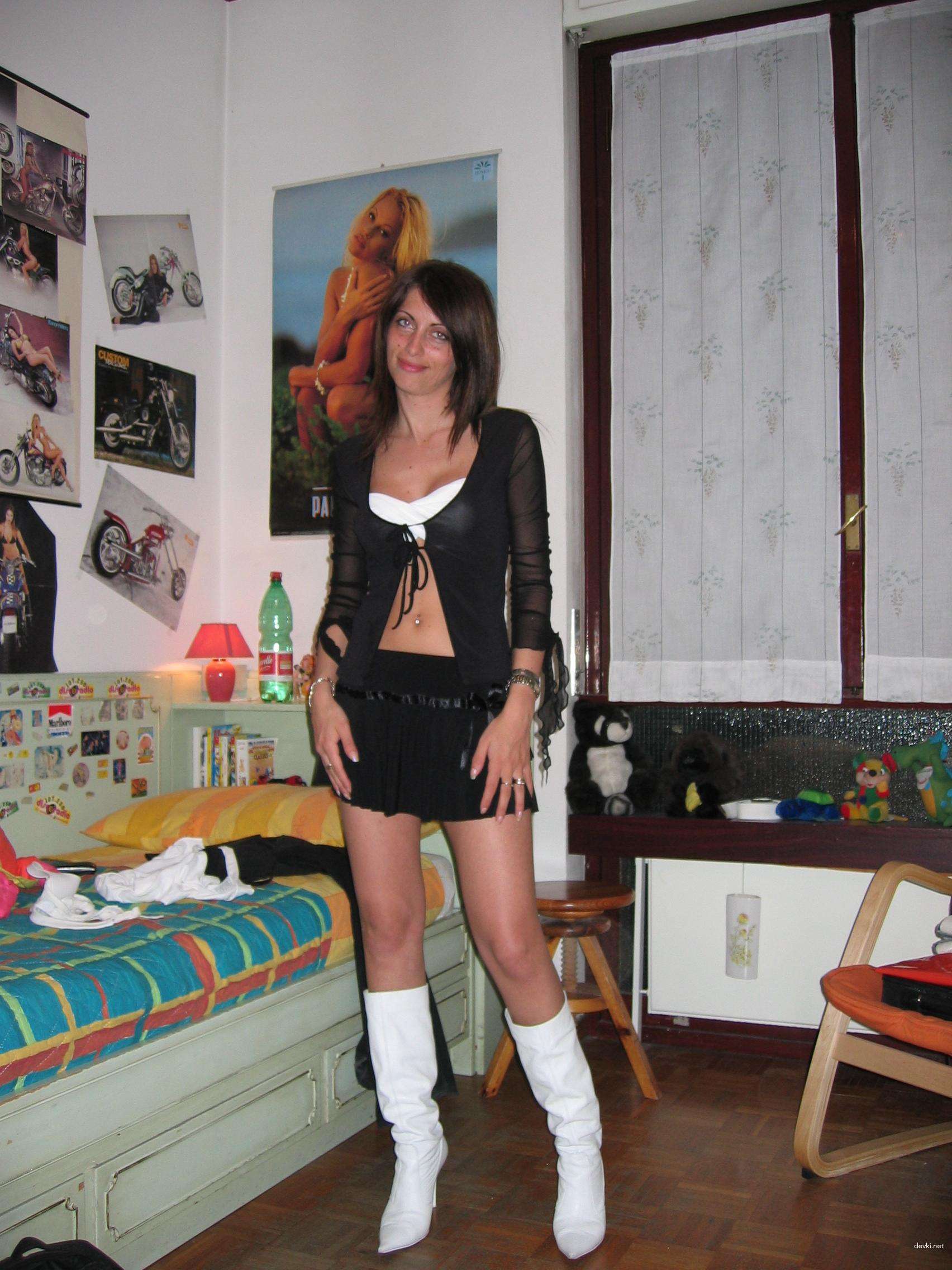 Skinny Brunette Fucked Hard in Amateur Porn Photos