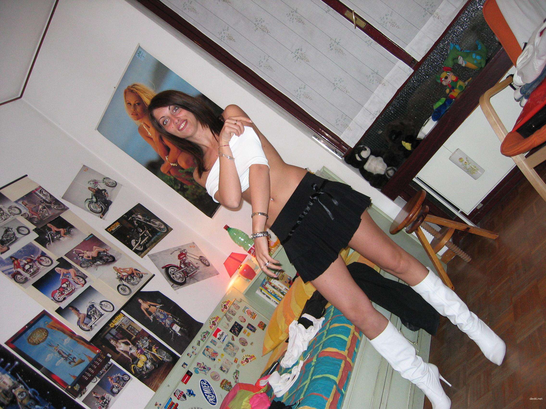 Skinny Brunette Fucked Hard in Amateur Porn Photos