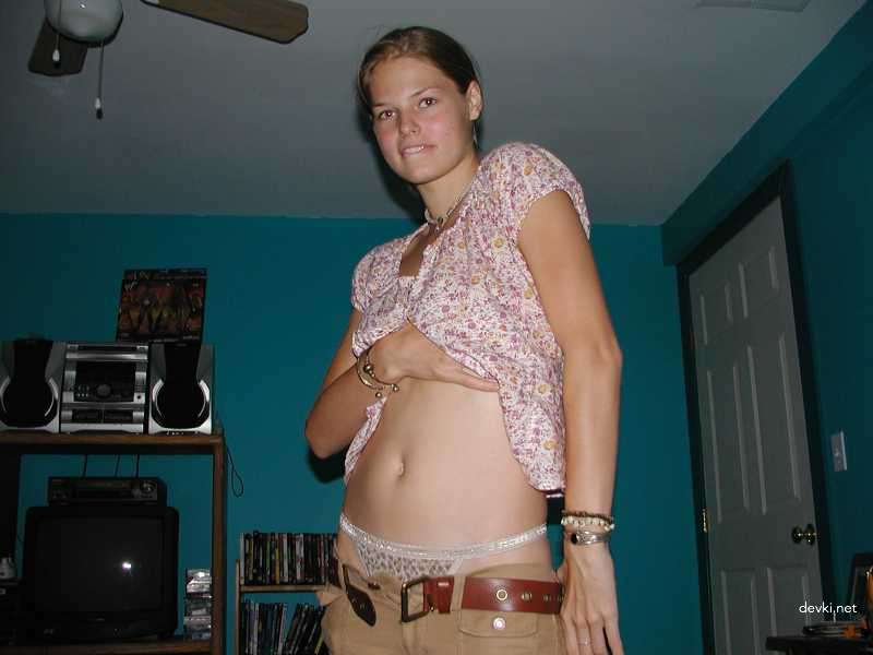 Amateur Girl Erotic Photoshoot with Explicit Content and Nudity