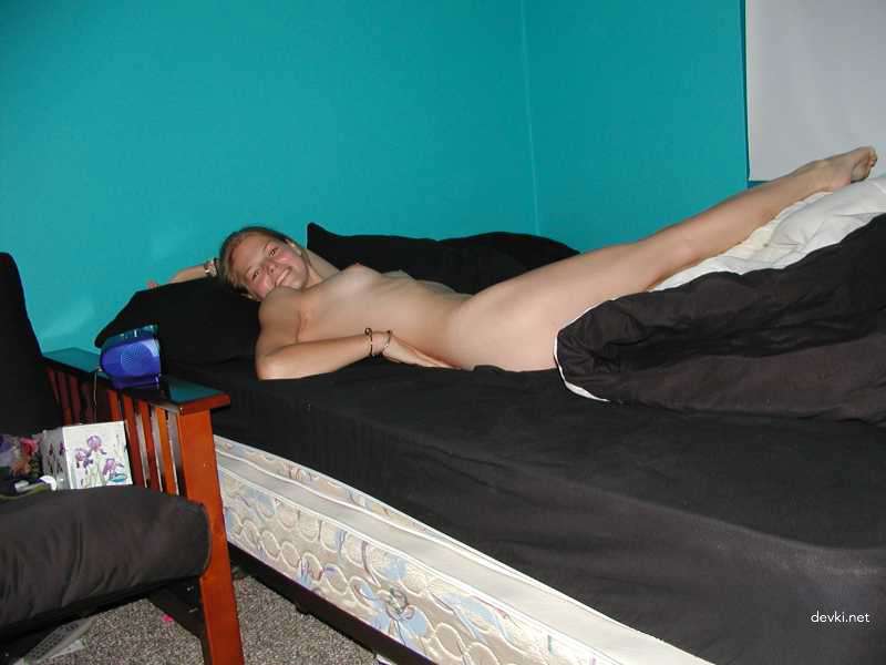 Amateur Girl Erotic Photoshoot with Explicit Content and Nudity