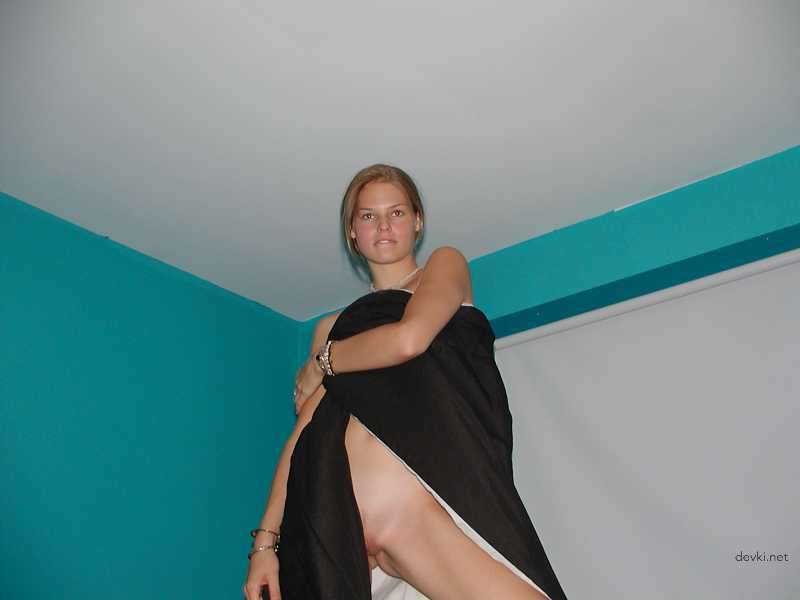 Amateur Girl Erotic Photoshoot with Explicit Content and Nudity