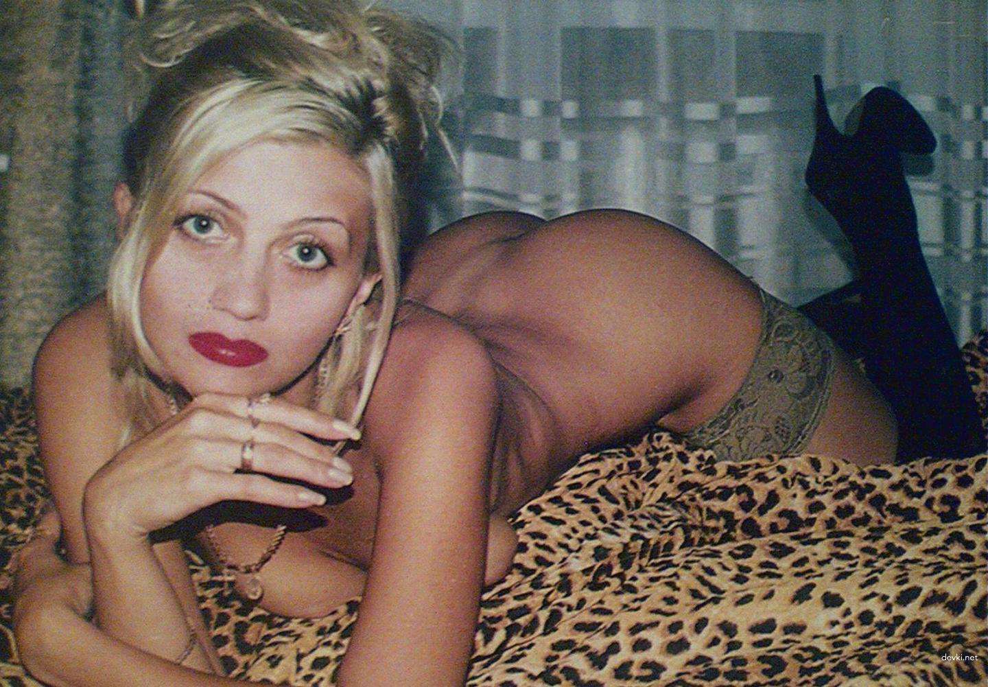 Sensual Mature Blonde in Amateur Erotic Photoshoot