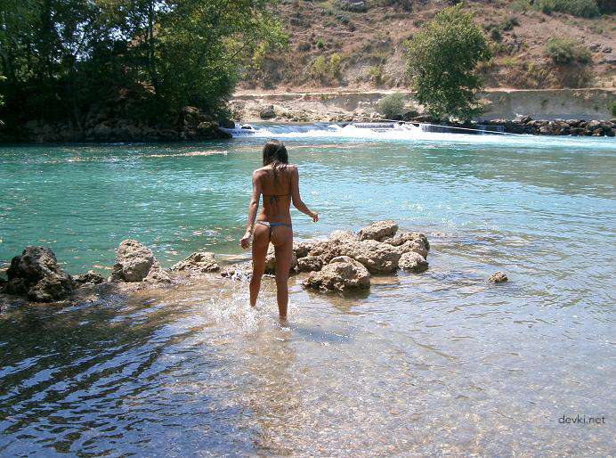 Hardcore Amateur Porn: Sexy Female in Explicit Sex Photos