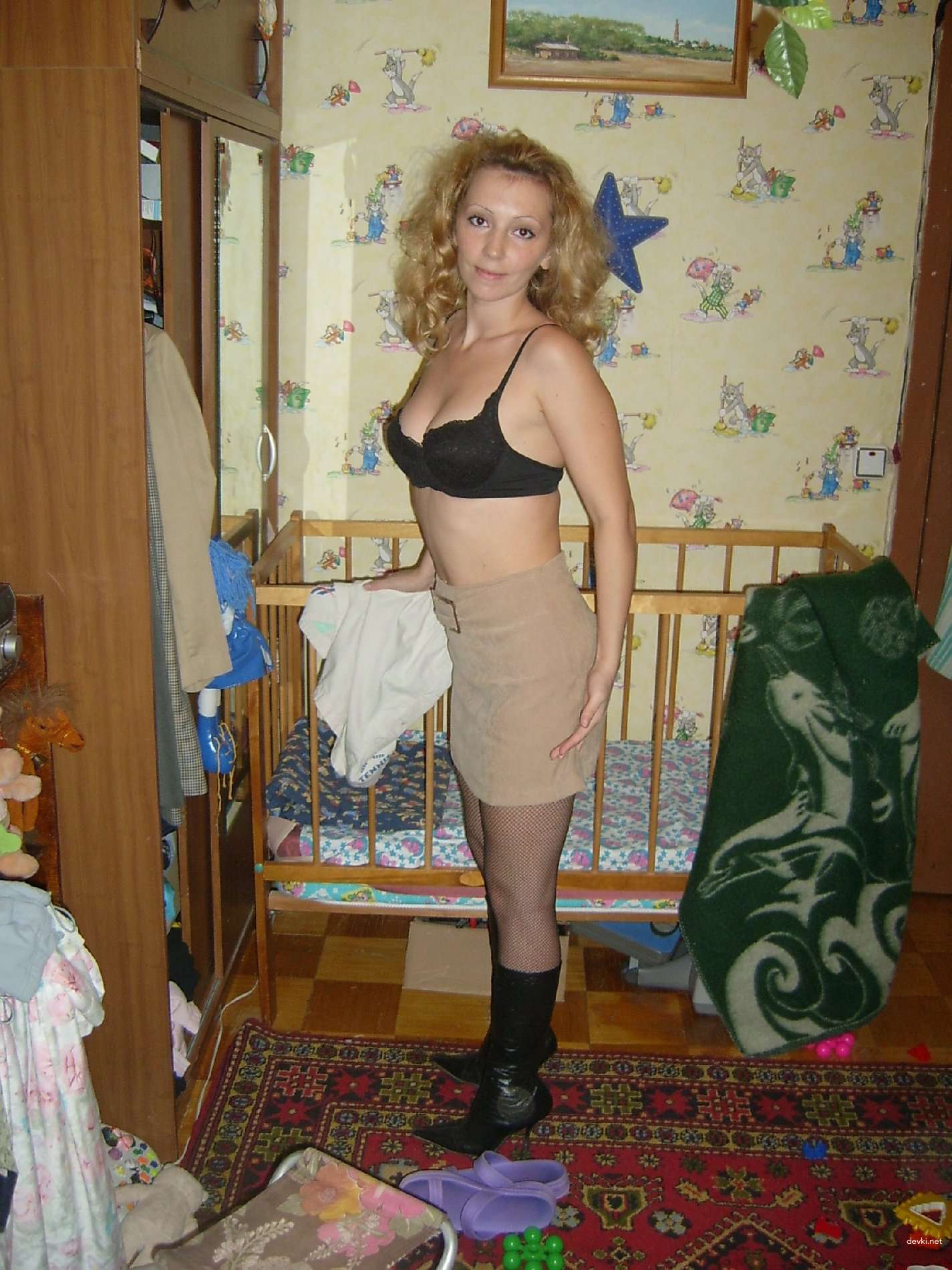 Amateur Hotwife Private Photo: Delicious Wife's Appetizing Assets Exposed!