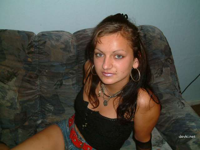 Sultry and Cute Amateur Girl: Explicit Photo Collection