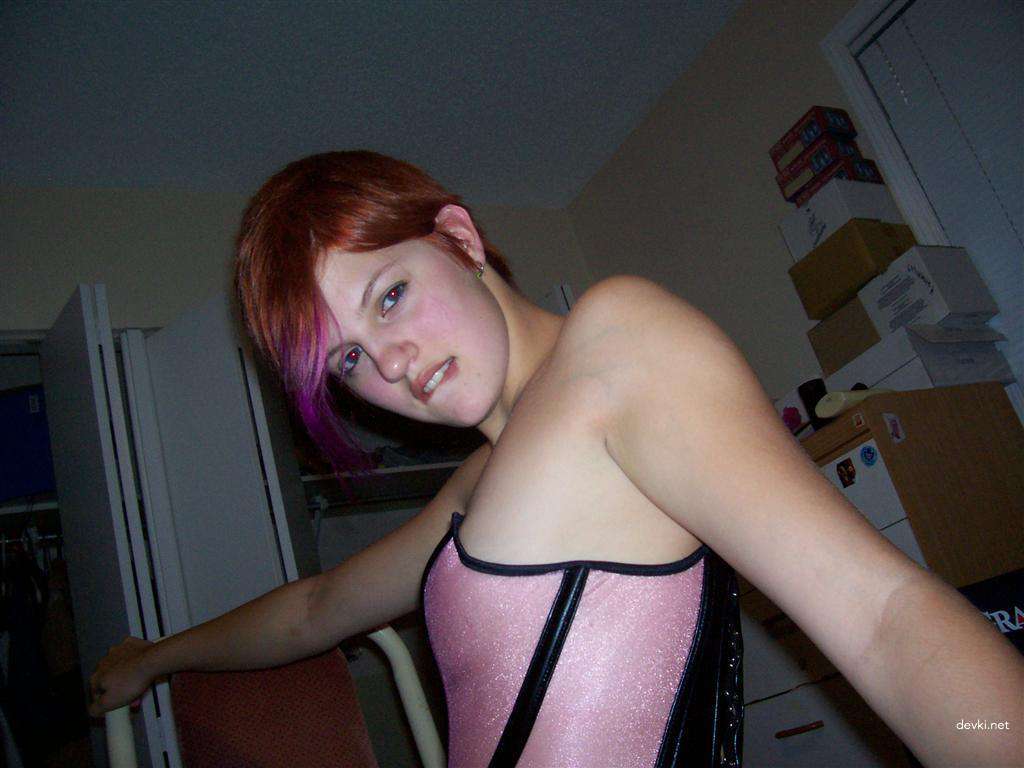 Fiery Redhead Exposes Pussy to Guy: Amateur XXX Photo