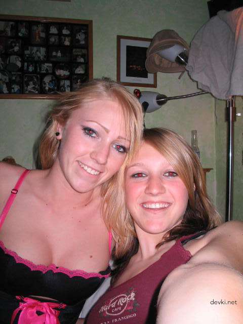 Explicit Nude Amateur Babe Poses Seductively