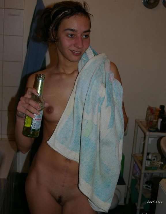 Naked Amateur in Bathroom and on Couch: Explicit Homemade Photos