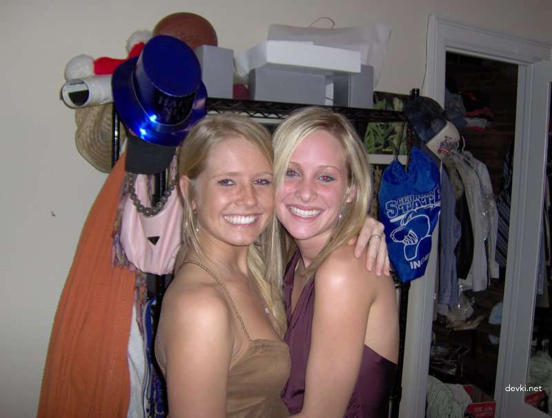 Hot Blonde Amateur Porn: Watch Stunning Blonde in Explicit Photos