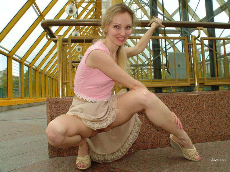 Sensual Woman Erotica Outdoors: Amateur Explicit Photo