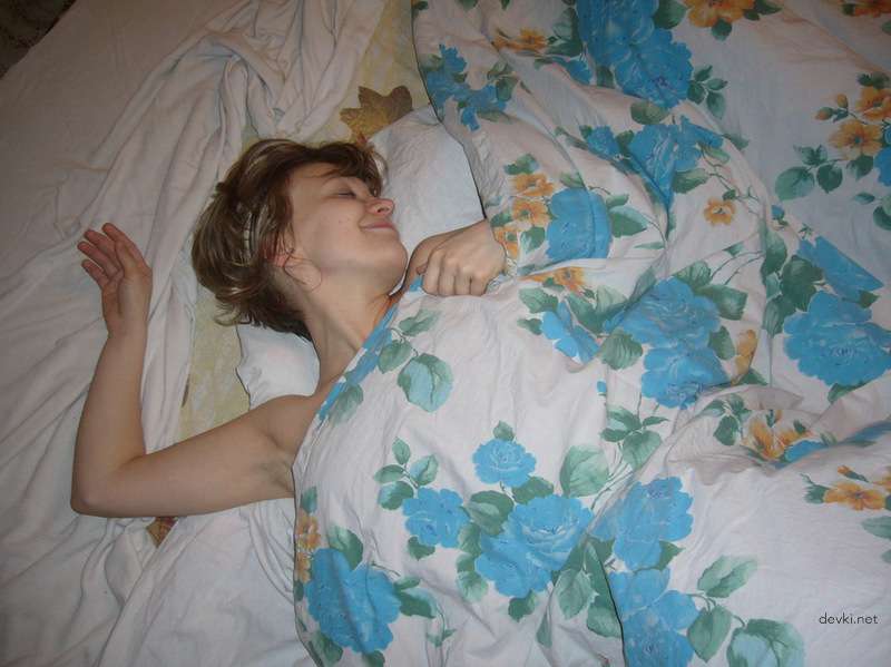 Hot Nude Girls Posing Explicitly in Amateur Porn Photos