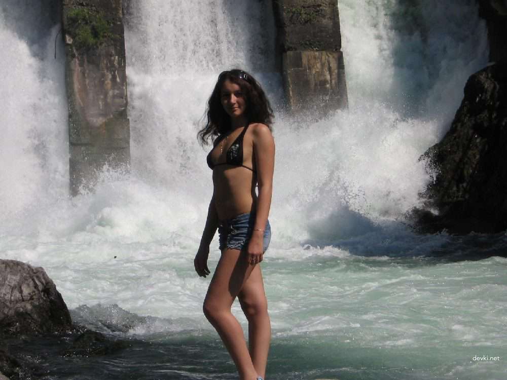 Skinny Girl Vacation Porn: Explicit Amateur Photos