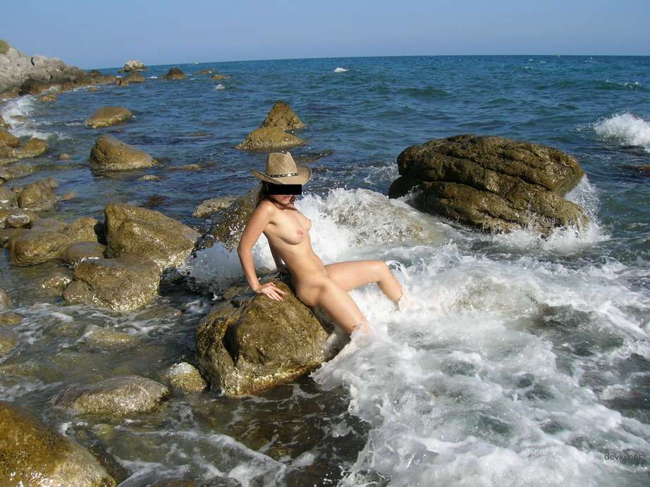 Beach Blowjob: Hot Amateur Wife Sucking Cock Explicitly