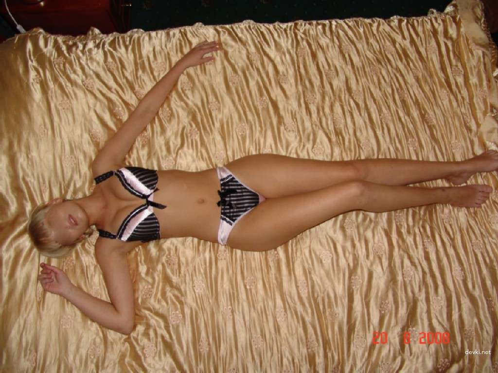 Hot Student Amateur Porn Pics - Explicit College Girl Homemade Sex Photos