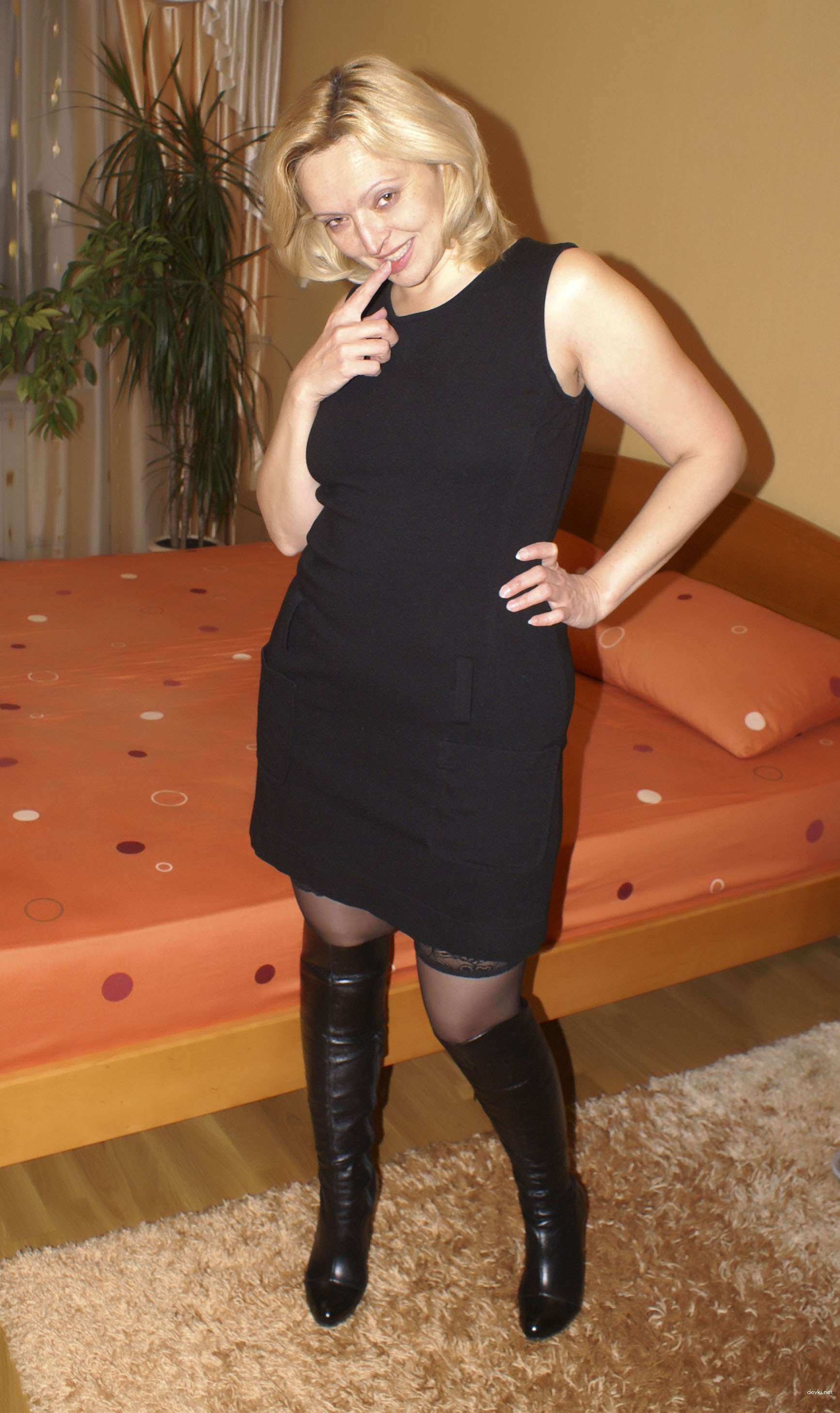 Hotwife Naked Sex Action: Amateur Wife Explicitly Fucks