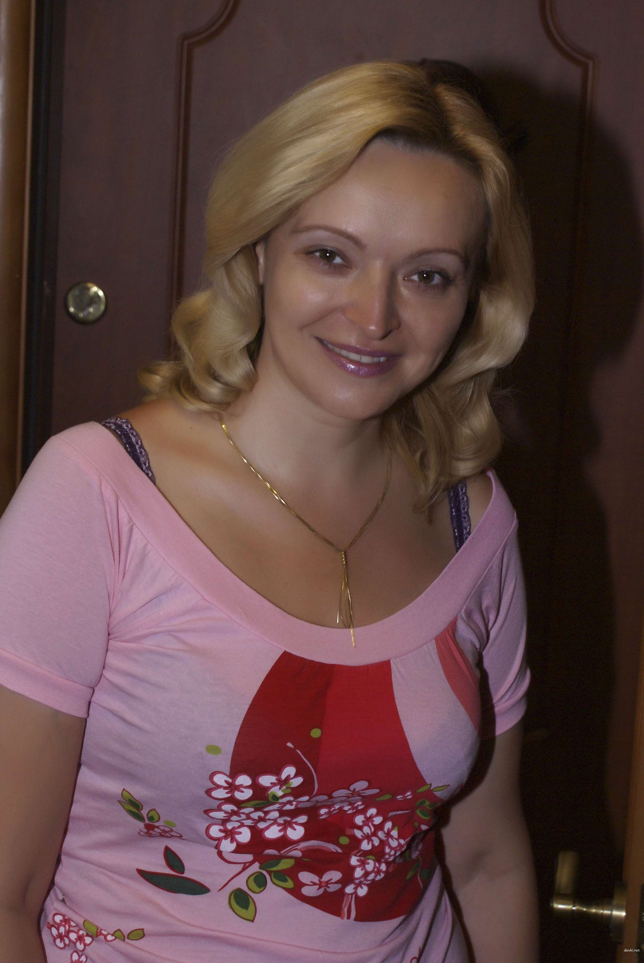 Hotwife Naked Sex Action: Amateur Wife Explicitly Fucks