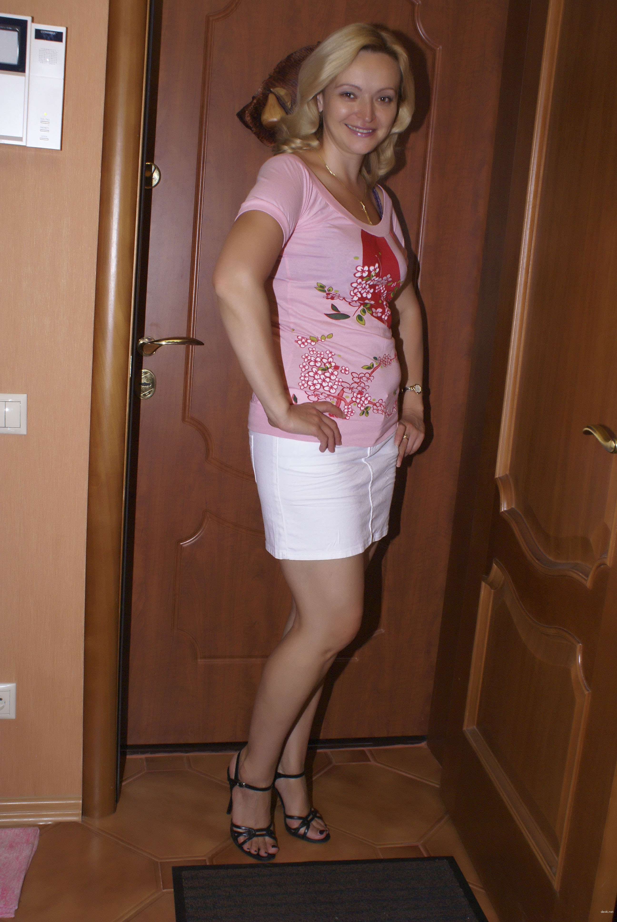 Hotwife Naked Sex Action: Amateur Wife Explicitly Fucks