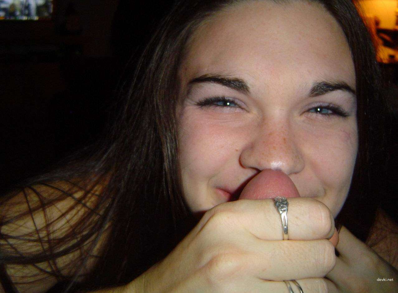 Inexperienced Girlfriend Gives Blowjob - Amateur Porn Photo