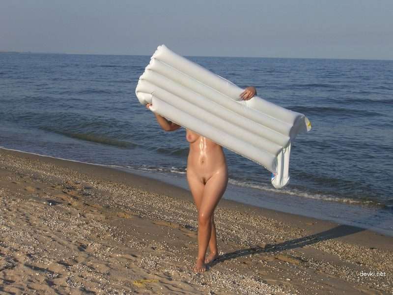 Naked Amateur Sunbathing: Explicit Outdoor Nude Photo Shoot