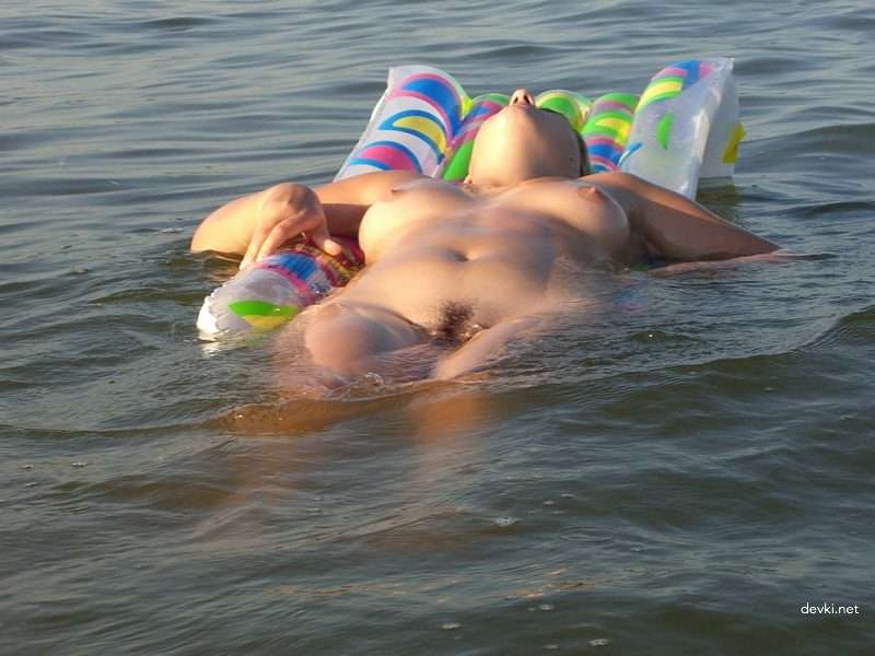 Naked Amateur Sunbathing: Explicit Outdoor Nude Photo Shoot