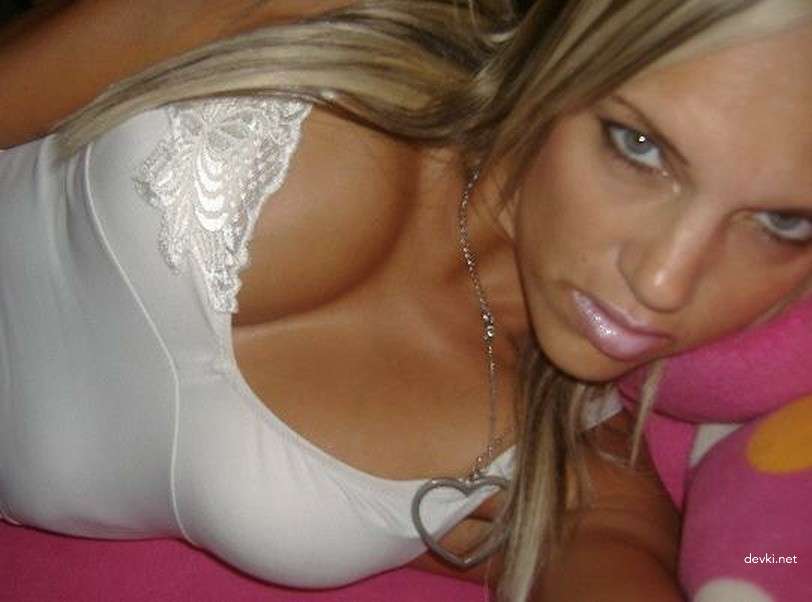 Explicit Blonde Amateur Porn Photos: Slutty Blonde's Naughty XXX Pics