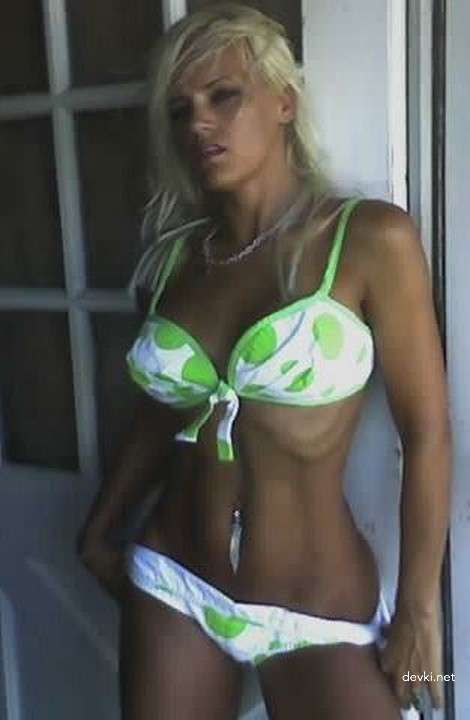 Explicit Blonde Amateur Porn Photos: Slutty Blonde's Naughty XXX Pics