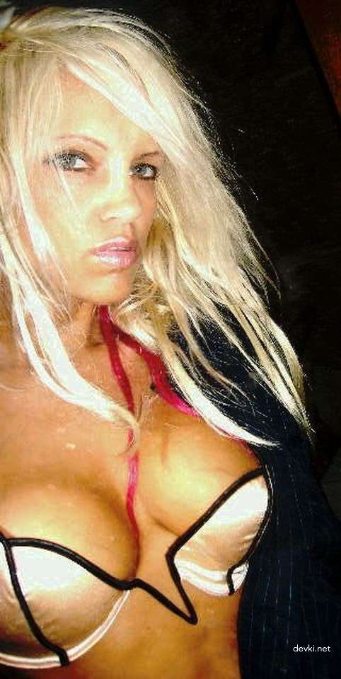 Explicit Blonde Amateur Porn Photos: Slutty Blonde's Naughty XXX Pics