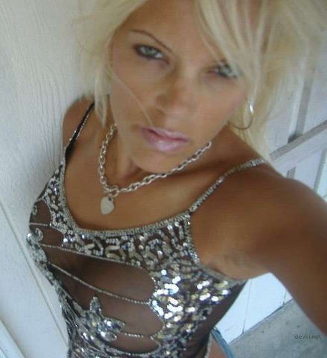 Explicit Blonde Amateur Porn Photos: Slutty Blonde's Naughty XXX Pics