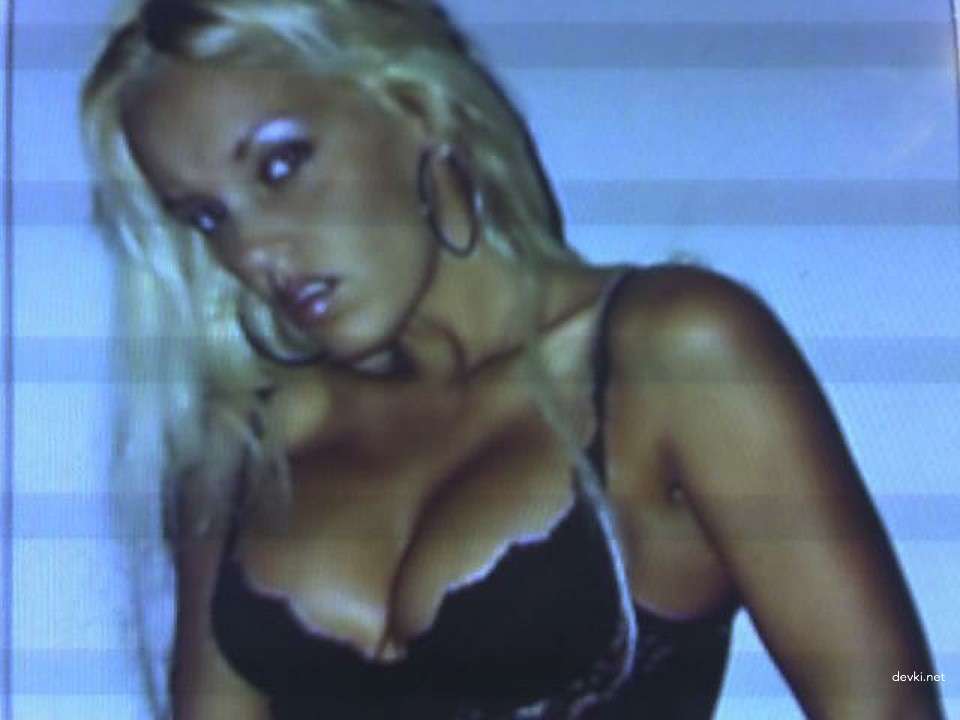 Explicit Blonde Amateur Porn Photos: Slutty Blonde's Naughty XXX Pics