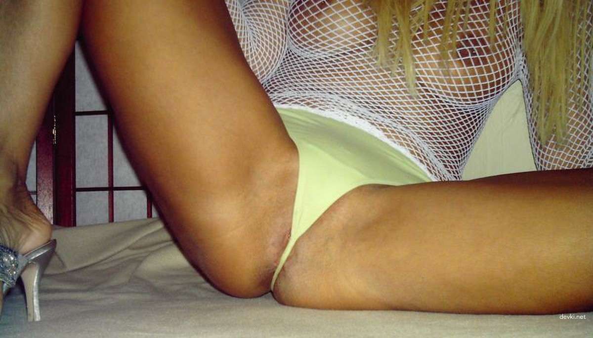 Explicit Blonde Amateur Porn Photos: Slutty Blonde's Naughty XXX Pics