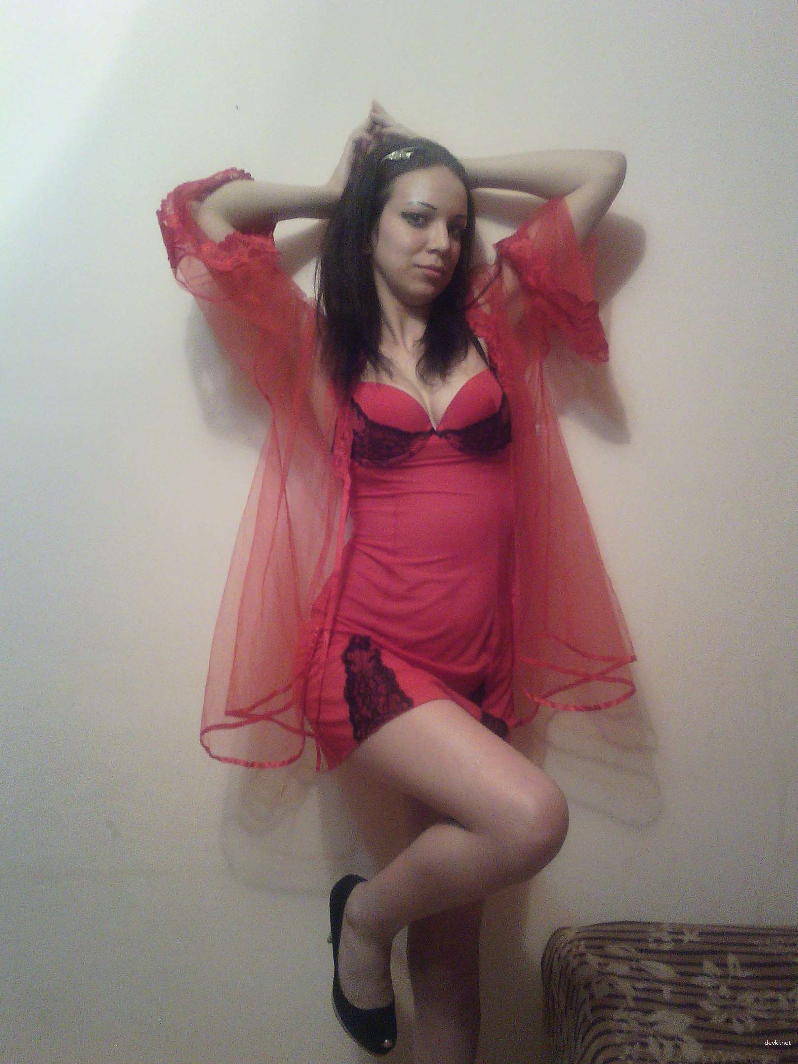 Amateur Teen Loves to Pose Nude - Explicit Sexually Provocative Photos
