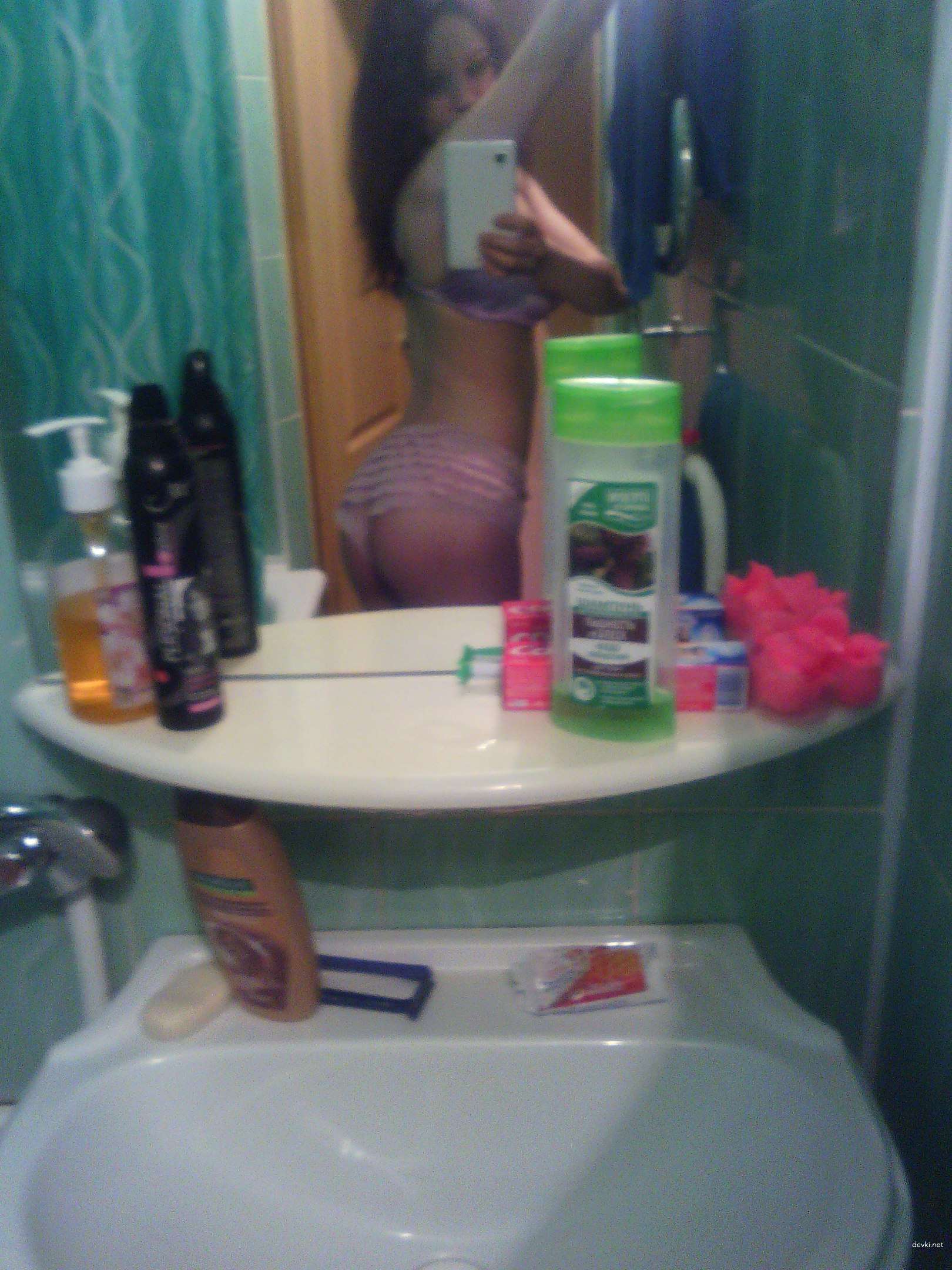 Amateur Teen Loves to Pose Nude - Explicit Sexually Provocative Photos