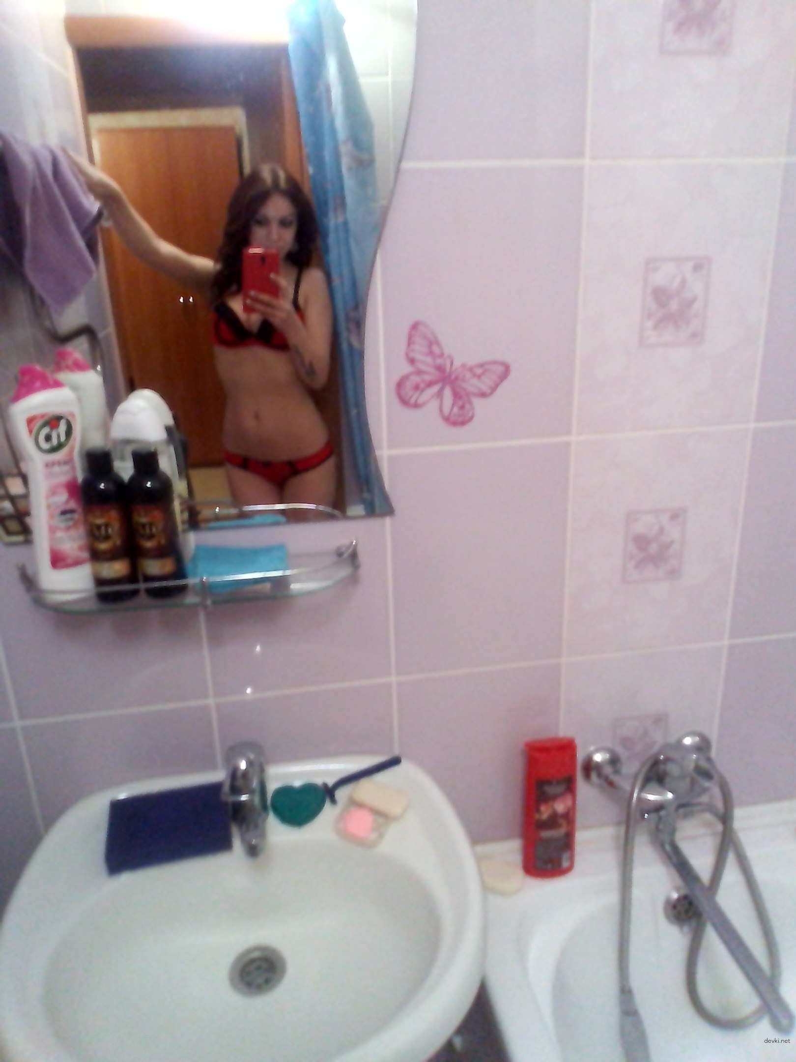 Amateur Teen Loves to Pose Nude - Explicit Sexually Provocative Photos