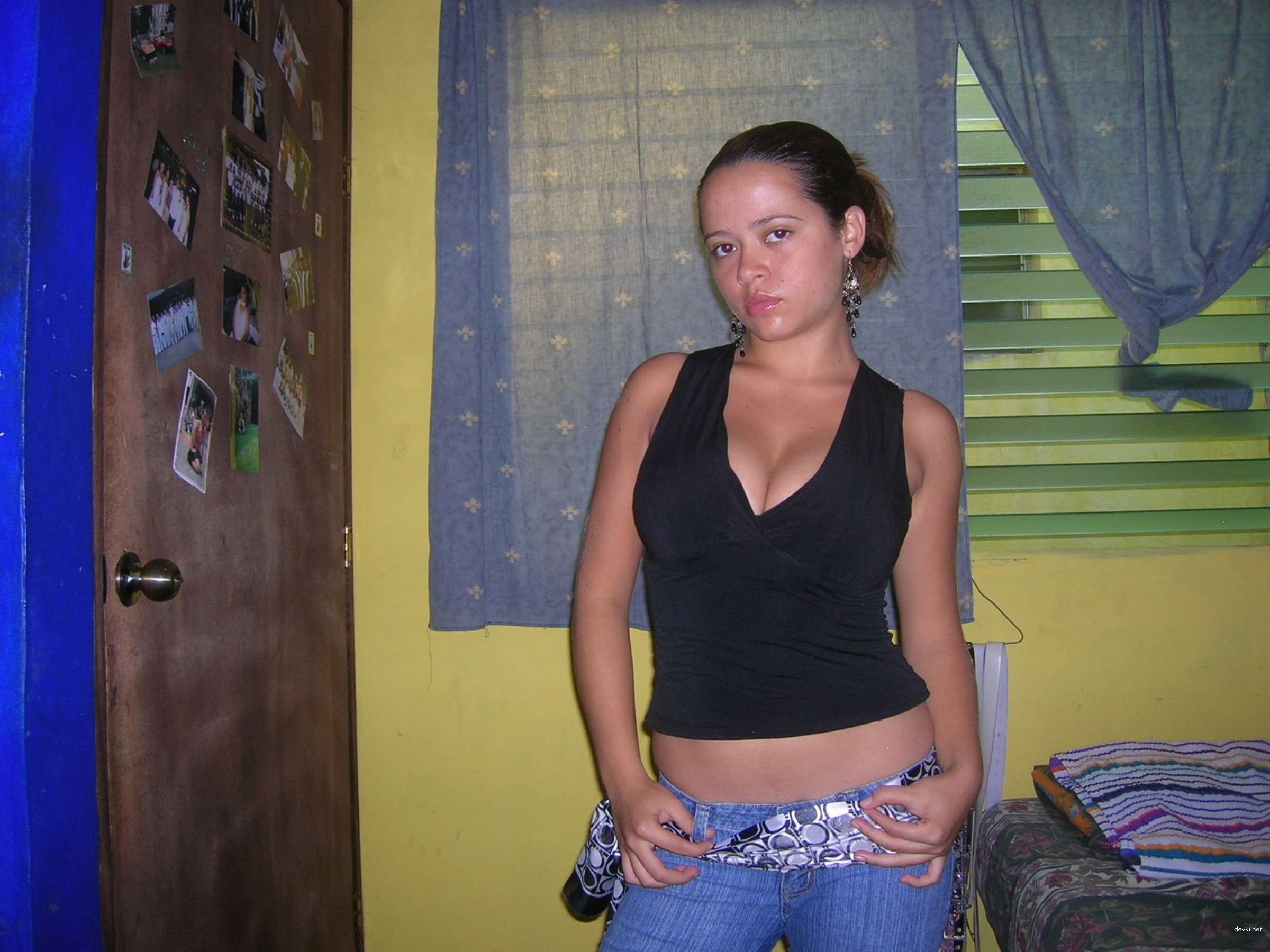 Seductive Latina Babe in Amateur Photos: Explicit and Unfiltered Beauty