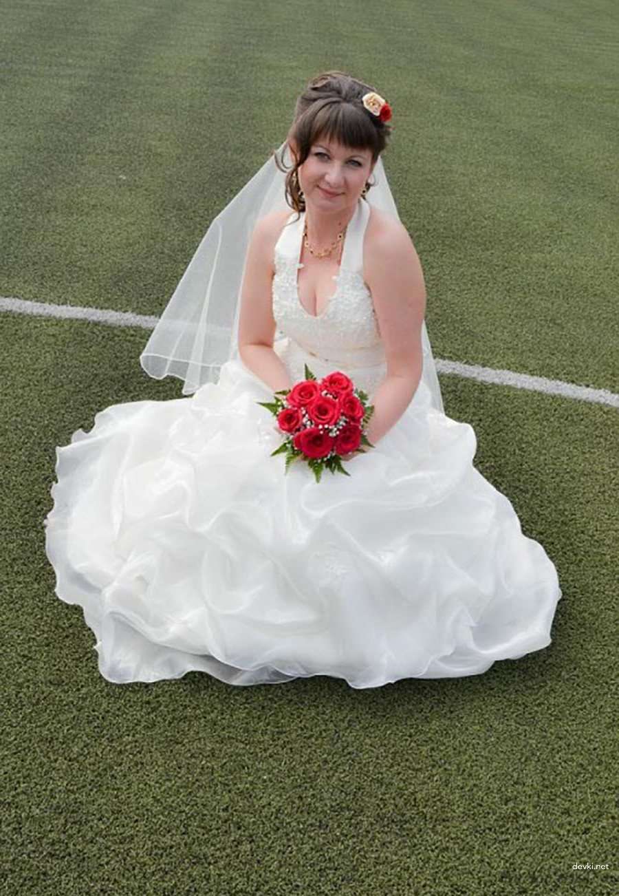 Sexy Girl in Costume and Nude: Explicit Amateur Porn Photos