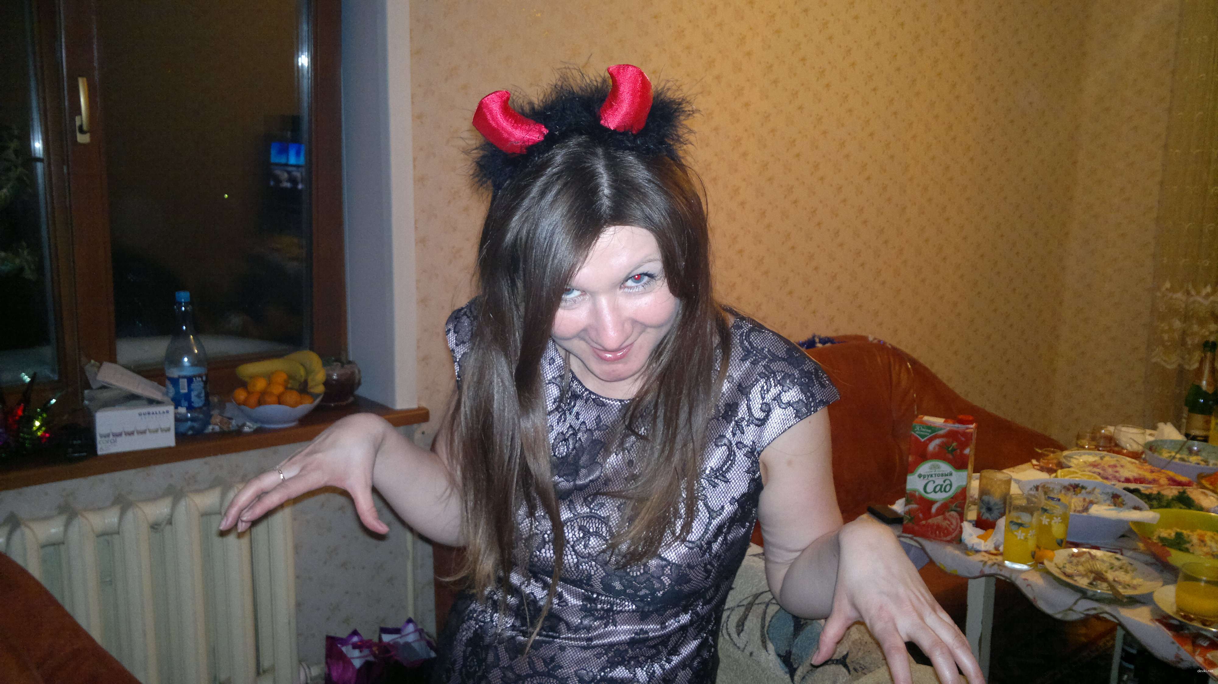 Sexy Girl in Costume and Nude: Explicit Amateur Porn Photos