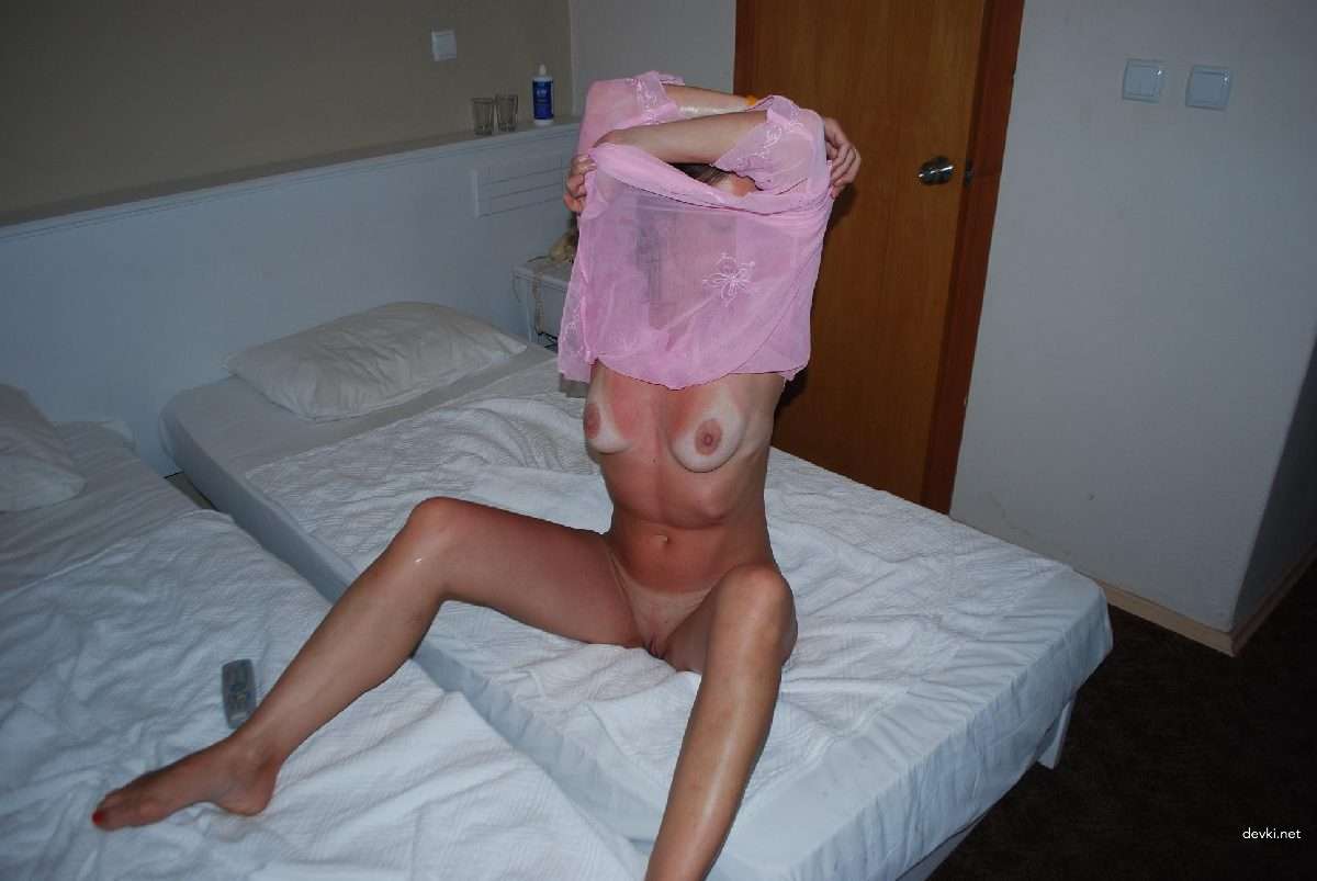 Mature MILF Exposes Her Holes and Gives Sloppy Blowjobs