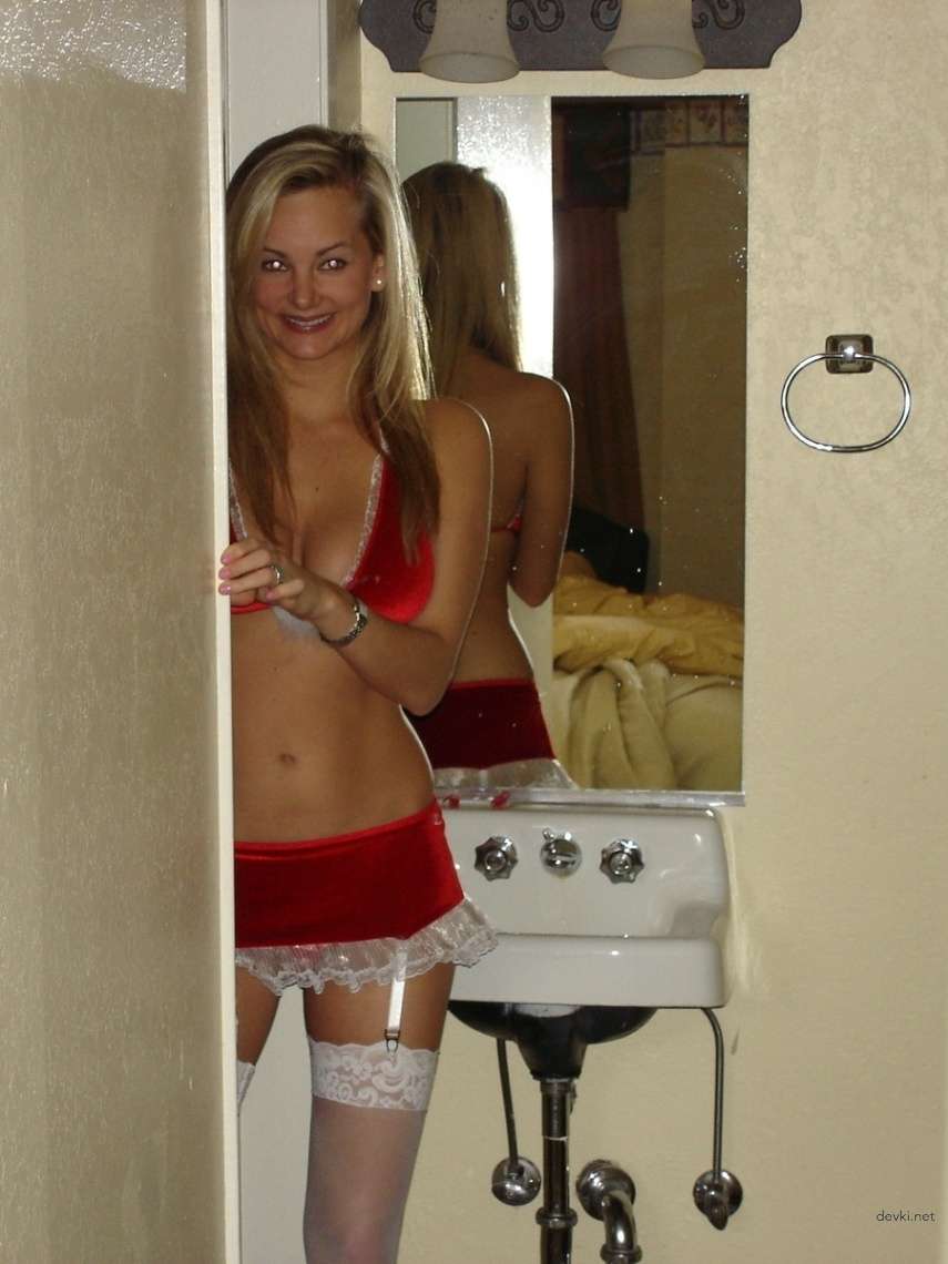 Posing in Sexual Positions and Sucking Cock - Amateur Porn Pics