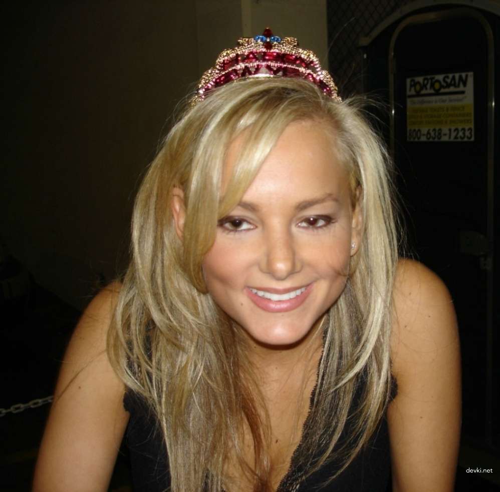 Posing in Sexual Positions and Sucking Cock - Amateur Porn Pics