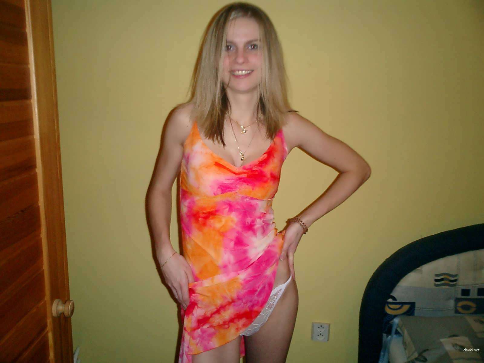 Hot amateur girlfriend strips panties in explicit photo shoot