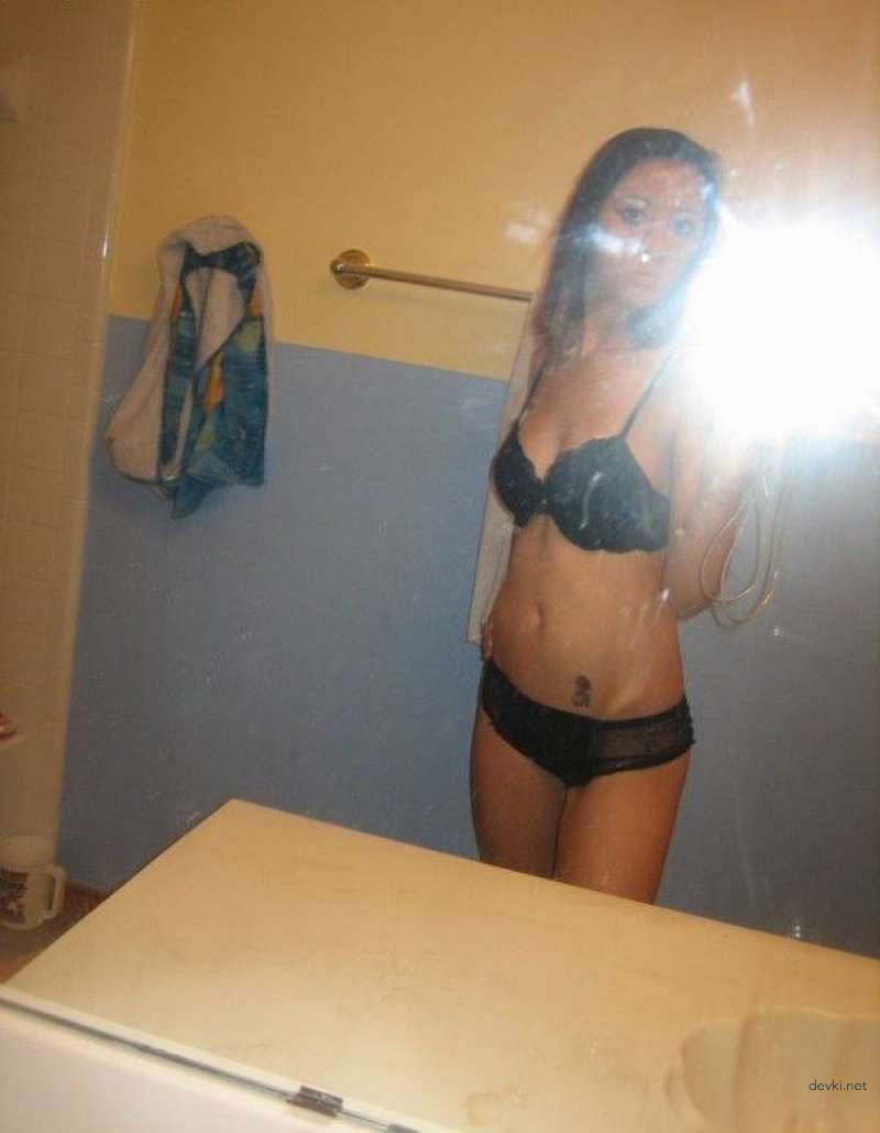 Hot Girl with Belly Tattoo Exposing Herself Amateur Style