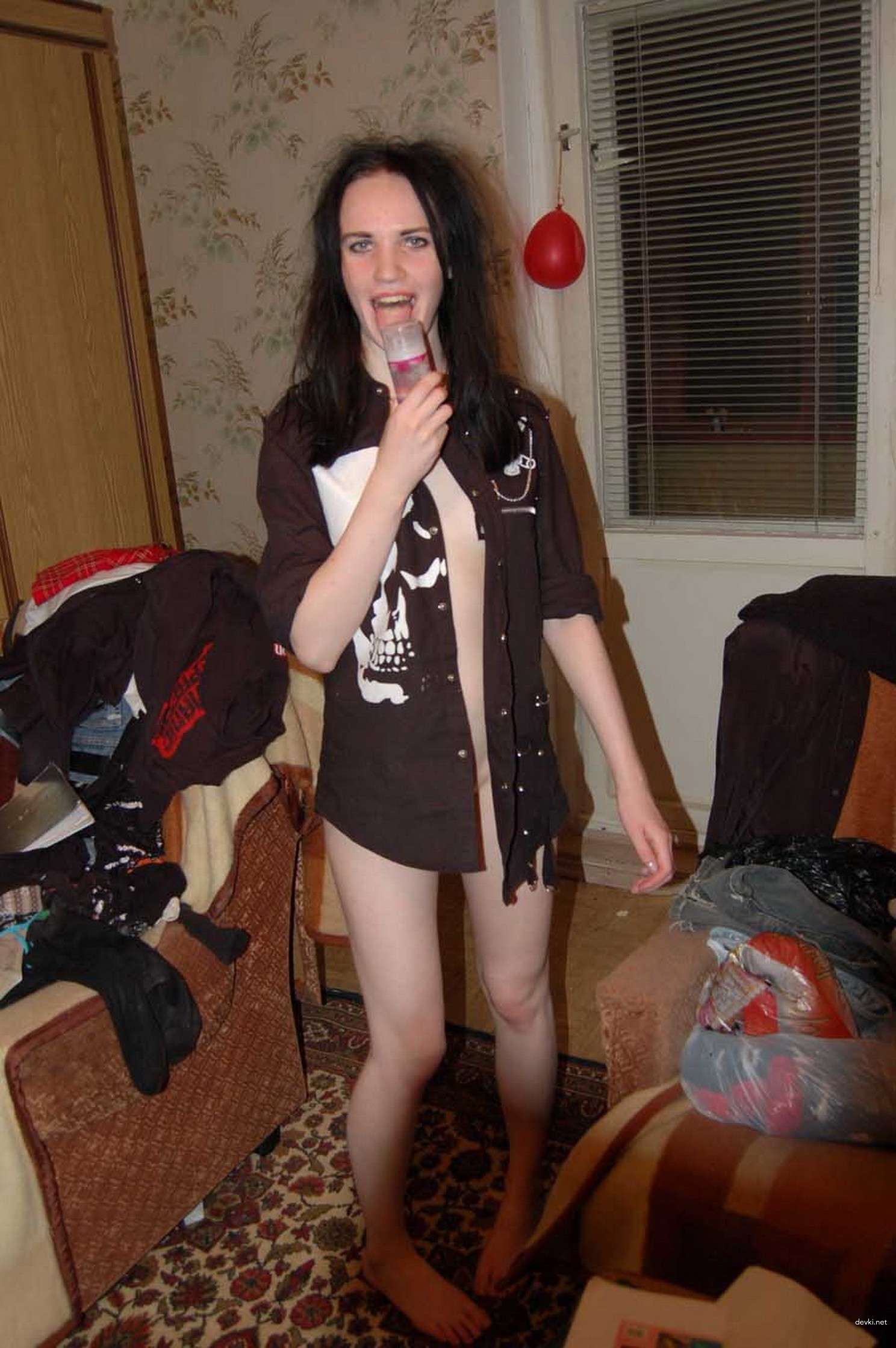 Wild Brunette Amateur Porn: Explicit Photos of Naughty Seductress