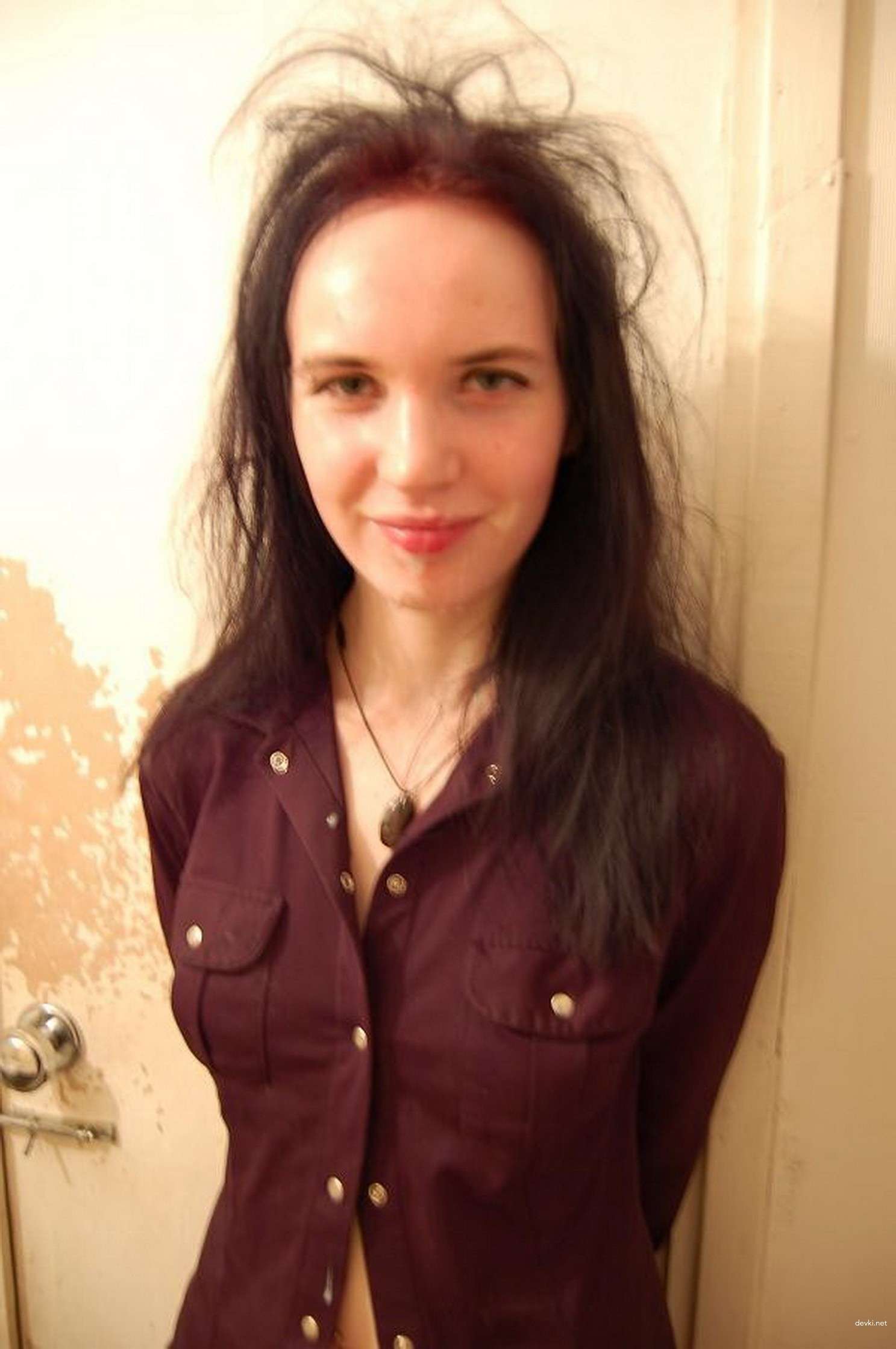 Wild Brunette Amateur Porn: Explicit Photos of Naughty Seductress