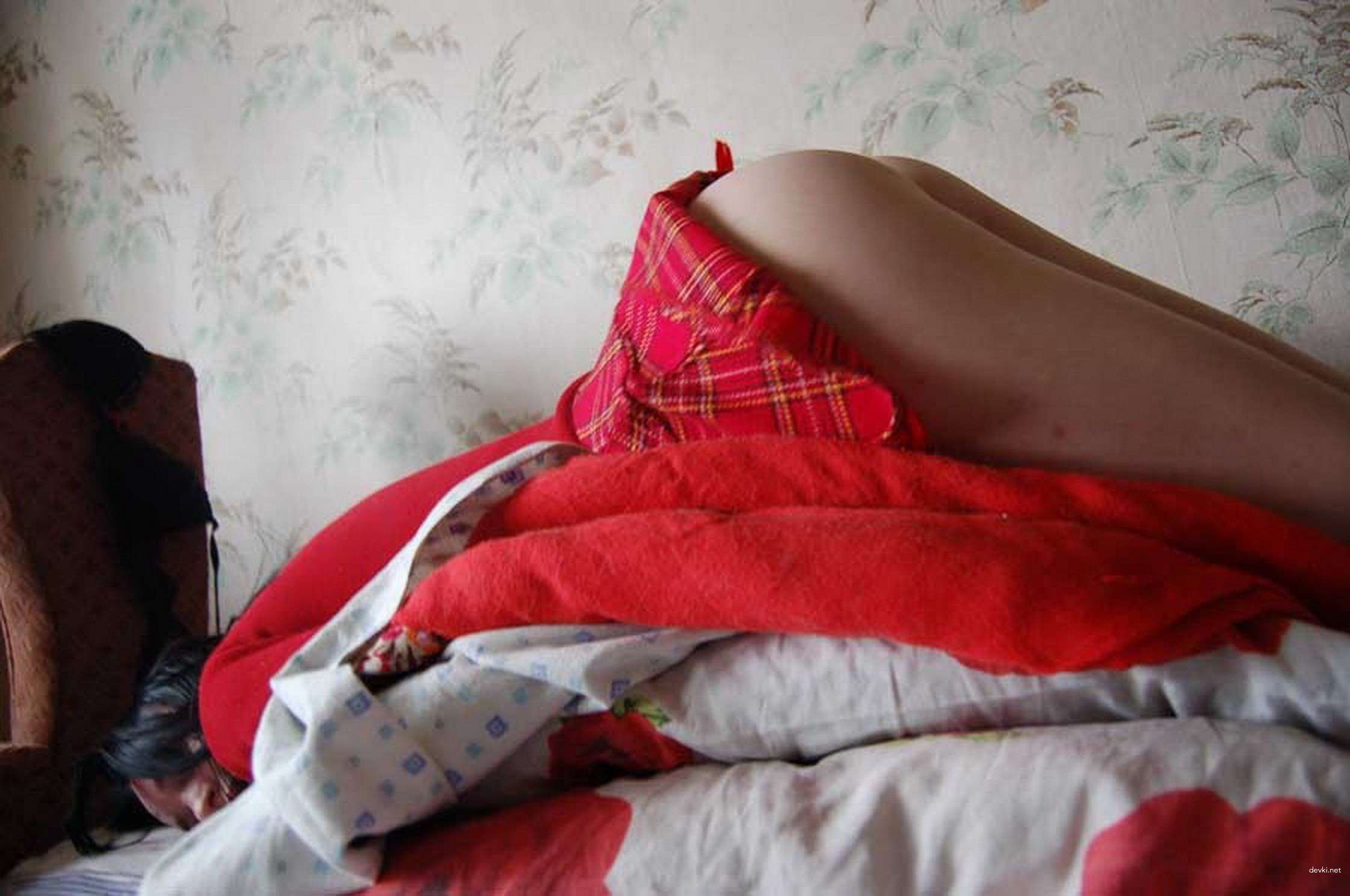 Wild Brunette Amateur Porn: Explicit Photos of Naughty Seductress