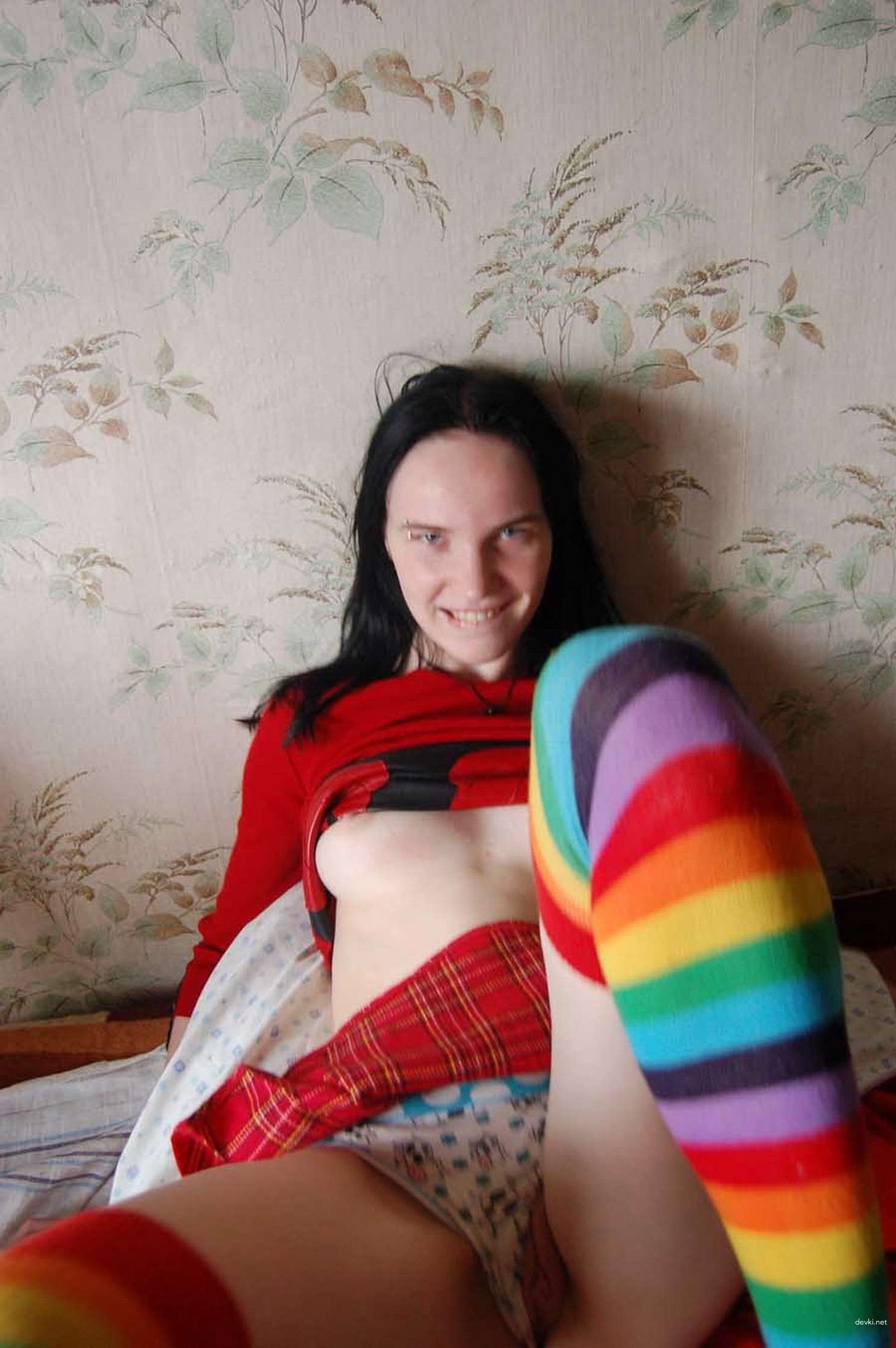 Wild Brunette Amateur Porn: Explicit Photos of Naughty Seductress