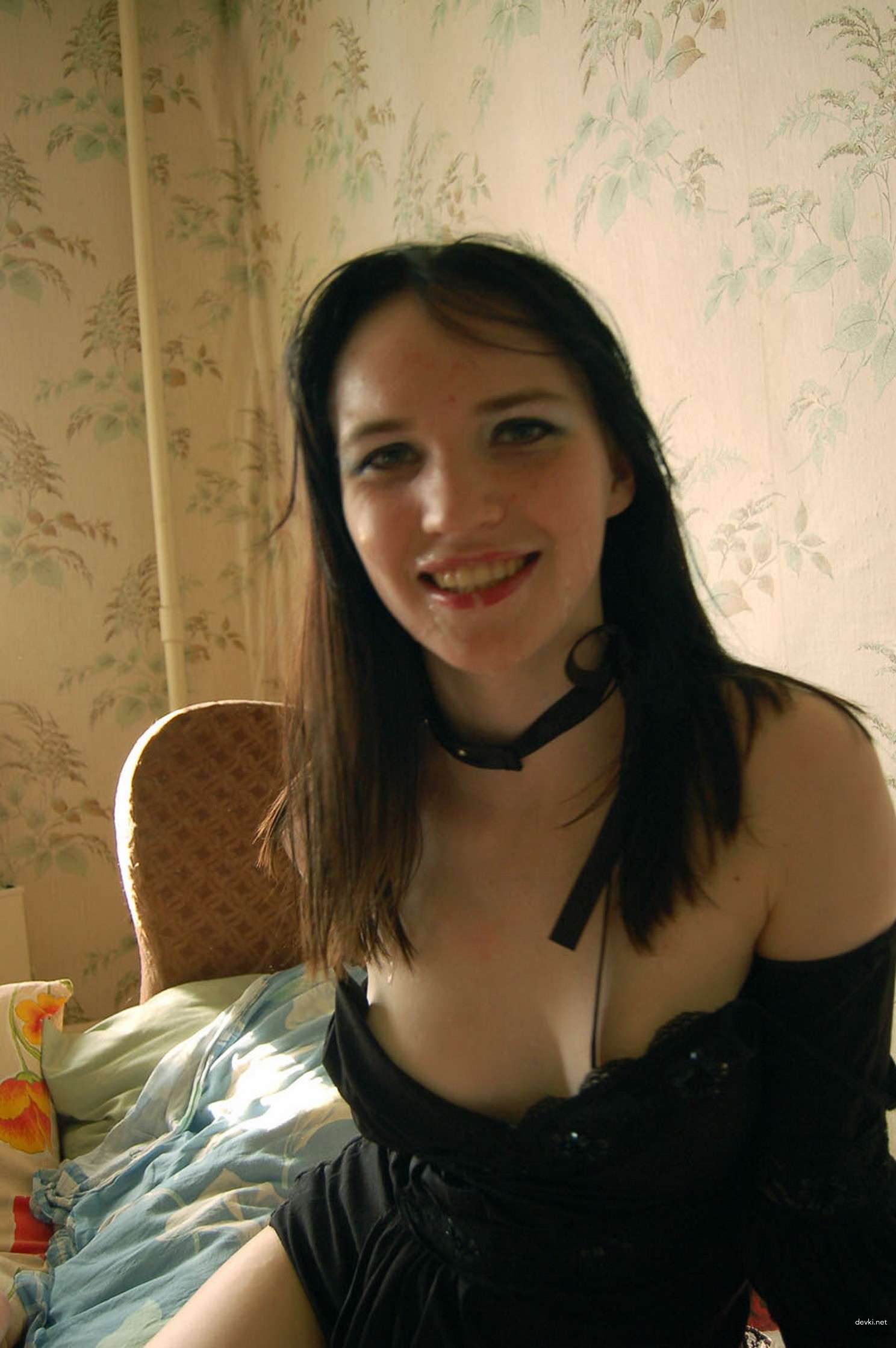 Wild Brunette Amateur Porn: Explicit Photos of Naughty Seductress