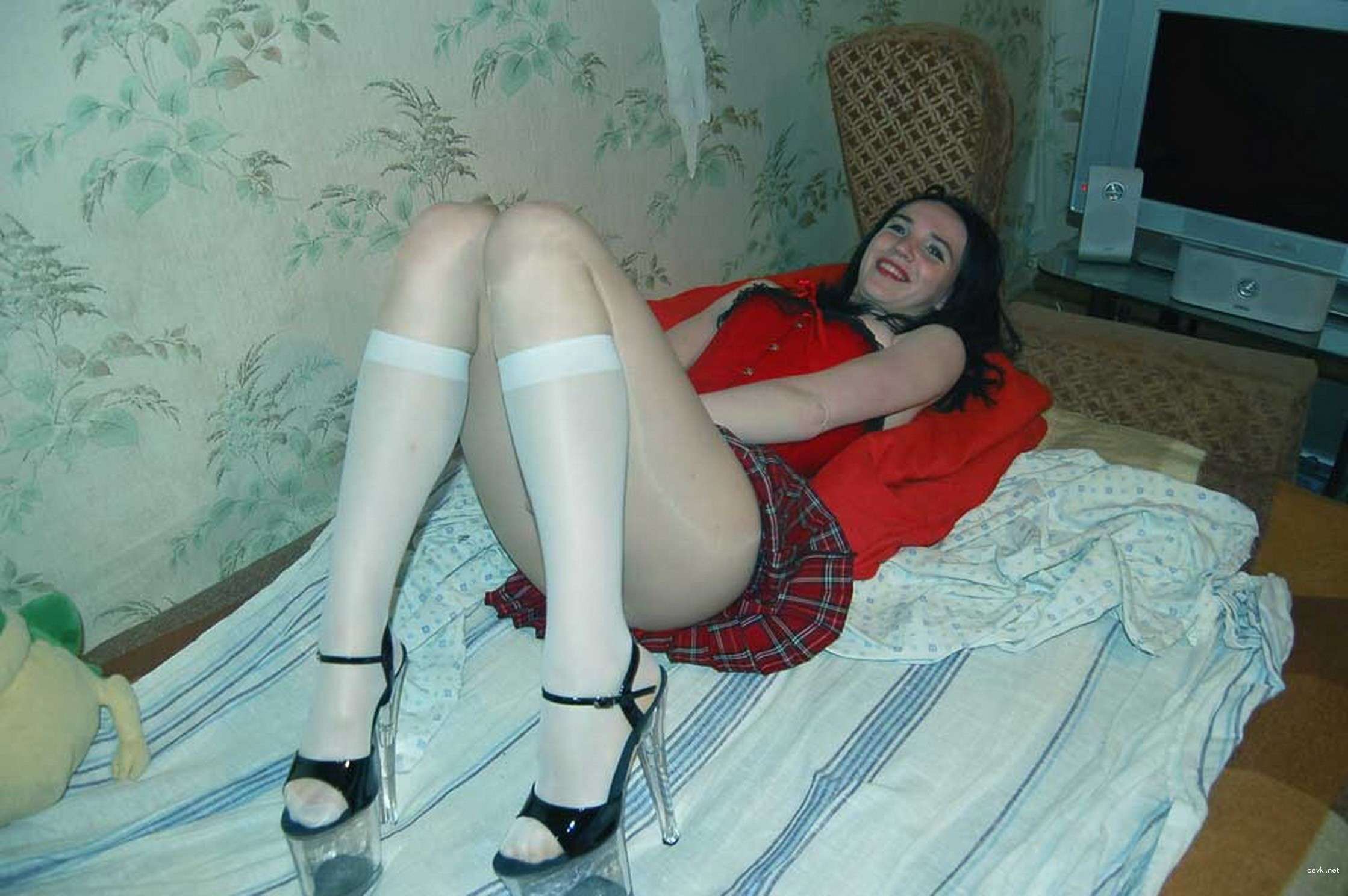 Wild Brunette Amateur Porn: Explicit Photos of Naughty Seductress