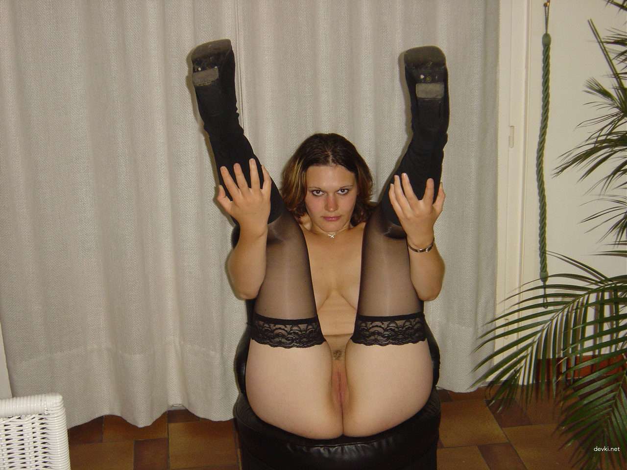 Curvy Blowjob Queen's Explicit Amateur Porn Photos