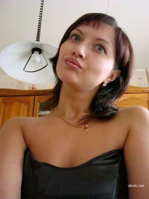 Hot Amateur MILF in Explicit Homemade Porn - Sexy Woman XXX Pics