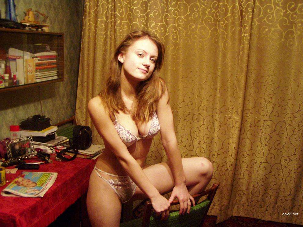 Amateur Blowjob: Hot Home Porn Model Sucking Dick